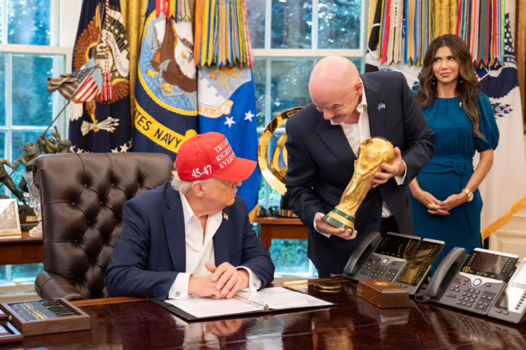 P20250822JB 1030 President Donald Trump and FIFA President Gianni Infantino announce the FIFA World Cup 2025 draw location