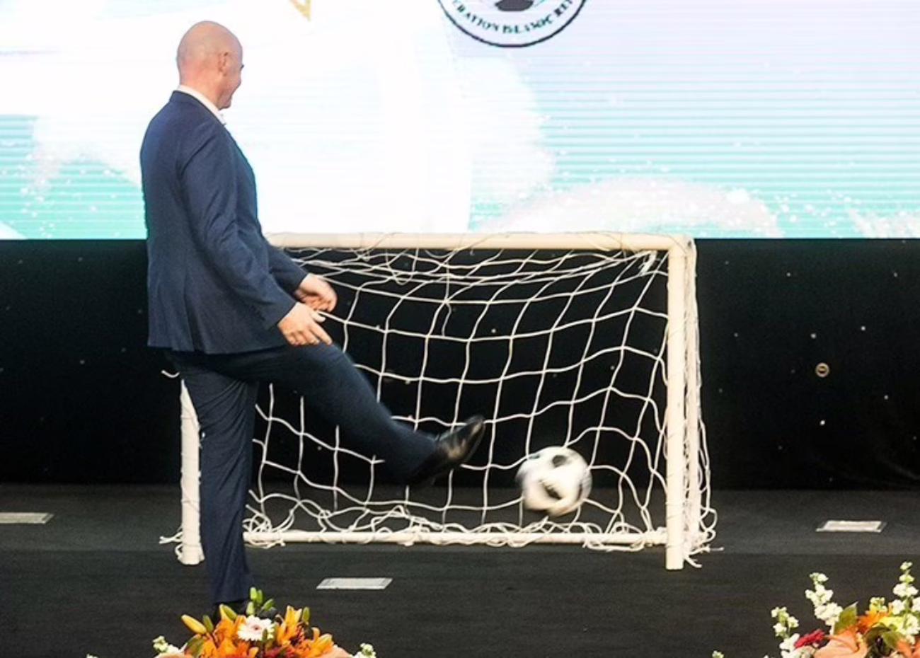 Infantino llama a «relajarse» ante polémicas del Mundial 2026 y defiende a Trump